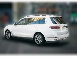 BMW X7 xDrive40i Sports Activity Vehicle 2026