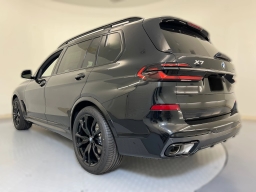 BMW X7 xDrive40i Sports Activity Vehicle 2026