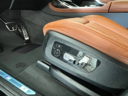BMW X7 xDrive40i Sports Activity Vehicle 2026