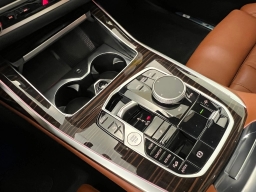 BMW X7 xDrive40i Sports Activity Vehicle 2026