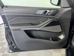 BMW X7 xDrive40i Sports Activity Vehicle 2026