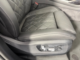 BMW X7 xDrive40i Sports Activity Vehicle 2026