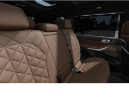 BMW X7 xDrive40i Sports Activity Vehicle 2026