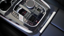 BMW X7 xDrive40i Sports Activity Vehicle 2026