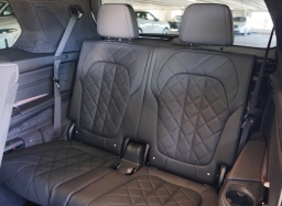 BMW X7 xDrive40i Sports Activity Vehicle 2026