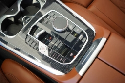 BMW X7 xDrive40i Sports Activity Vehicle 2026