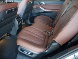 BMW X7 xDrive40i Sports Activity Vehicle 2026