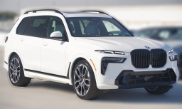 BMW X7 xDrive40i Sports Activity Vehicle 2026