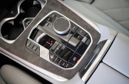 BMW X7 xDrive40i Sports Activity Vehicle 2026