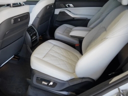 BMW X7 xDrive40i Sports Activity Vehicle 2026