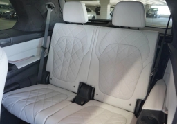 BMW X7 xDrive40i Sports Activity Vehicle 2026