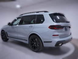 BMW X7 xDrive40i Sports Activity Vehicle 2026