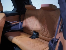 BMW X7 xDrive40i Sports Activity Vehicle 2026