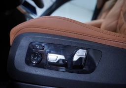 BMW X7 xDrive40i Sports Activity Vehicle 2026