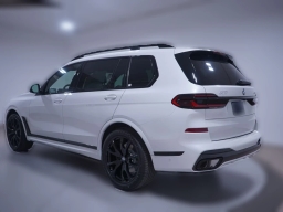 BMW X7 xDrive40i Sports Activity Vehicle 2026