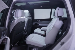 BMW X7 xDrive40i Sports Activity Vehicle 2026