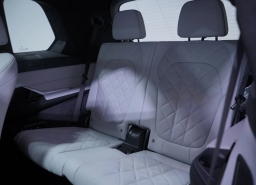 BMW X7 xDrive40i Sports Activity Vehicle 2026