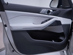 BMW X7 xDrive40i Sports Activity Vehicle 2026