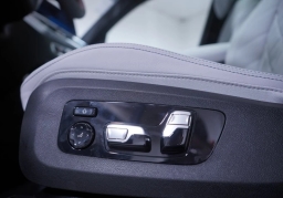 BMW X7 xDrive40i Sports Activity Vehicle 2026