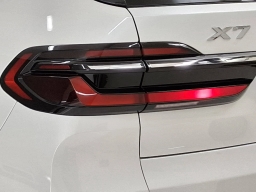 BMW X7 xDrive40i Sports Activity Vehicle 2026