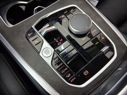 BMW X7 xDrive40i Sports Activity Vehicle 2026