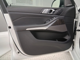 BMW X7 xDrive40i Sports Activity Vehicle 2026