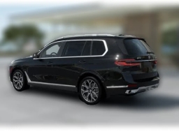 BMW X7 xDrive40i Sports Activity Vehicle 2026