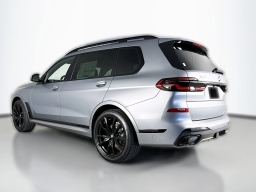 BMW X7 xDrive40i Sports Activity Vehicle 2026