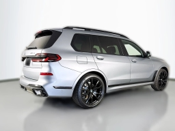 BMW X7 xDrive40i Sports Activity Vehicle 2026