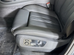 BMW X7 xDrive40i Sports Activity Vehicle 2026