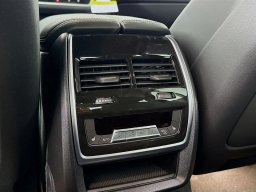 BMW X7 xDrive40i Sports Activity Vehicle 2026