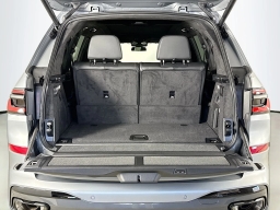 BMW X7 xDrive40i Sports Activity Vehicle 2026