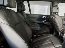 BMW X7 xDrive40i Sports Activity Vehicle 2026