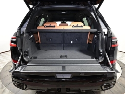 BMW X7 xDrive40i Sports Activity Vehicle 2026