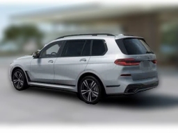 BMW X7 xDrive40i Sports Activity Vehicle 2026