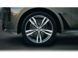 BMW X7 xDrive40i Sports Activity Vehicle 2026