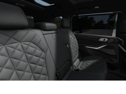BMW X7 xDrive40i Sports Activity Vehicle 2026