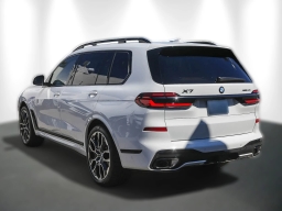 BMW X7 xDrive40i Sports Activity Vehicle 2026