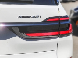 BMW X7 xDrive40i Sports Activity Vehicle 2026