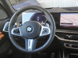 BMW X7 xDrive40i Sports Activity Vehicle 2026