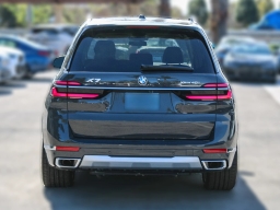 BMW X7 xDrive40i Sports Activity Vehicle 2026