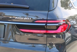 BMW X7 xDrive40i Sports Activity Vehicle 2026