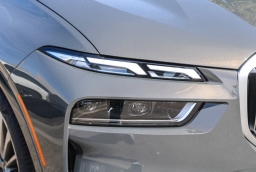 BMW X7 xDrive40i Sports Activity Vehicle 2026