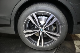 BMW X7 xDrive40i Sports Activity Vehicle 2026