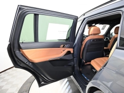 BMW X7 xDrive40i Sports Activity Vehicle 2026