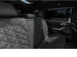 BMW X7 xDrive40i Sports Activity Vehicle 2026