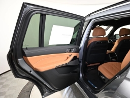 BMW X7 xDrive40i Sports Activity Vehicle 2026