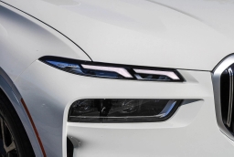 BMW X7 xDrive40i Sports Activity Vehicle 2026