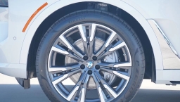 BMW X7 xDrive40i Sports Activity Vehicle 2026