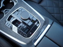 BMW X7 xDrive40i Sports Activity Vehicle 2026